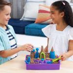 KINETIC SAND - CASTILLO DE PLAYA DE LUJO DE ARENA MÁGICA - 1,13kg Arena moldeable + Moldes + Herramientas - Juguetes Sensoriales - Juegos Infantiles - Kit Manualidades Niños - 6067801 - Juguetes Niños 3 Años + thumbnail 3