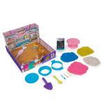 KINETIC SAND ARENA MÁGICA - RAINBOW CAKE SHOPPE - 680g de Arena Amarilla, Rosa, Azul y Blanca Aroma a Vainilla - Kit Manualidades Niños Juguetes Sensoriales - 6068029 - Juguetes Niños 5 Años +  thumbnail 2