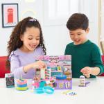 KINETIC SAND ARENA MÁGICA - RAINBOW CAKE SHOPPE - 680g de Arena Amarilla, Rosa, Azul y Blanca Aroma a Vainilla - Kit Manualidades Niños Juguetes Sensoriales - 6068029 - Juguetes Niños 5 Años +  thumbnail 4