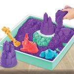 KINETIC SAND - ARENA MÁGICA - SET SANDBOX - Set con Arenero Niños, 454g de arena morada y 4 accesorios - Kit Manualidades Niños - 6067477 - Juguetes Niños 3 Años + thumbnail 2